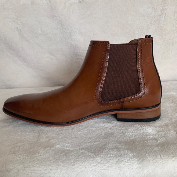 HILFIGER Men\'s Sesame Chelsea Dress Boots